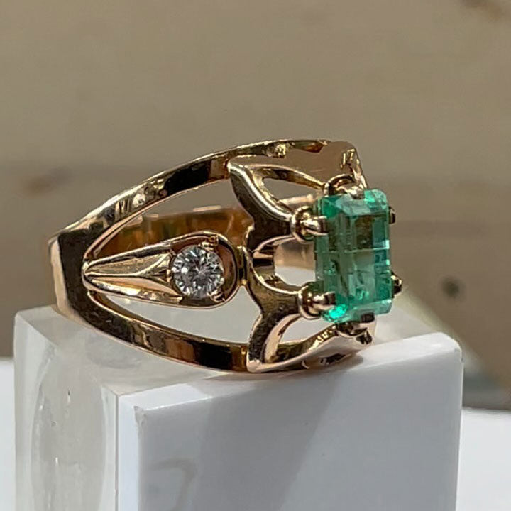 3.3ct Vintage-Style Openwork Emerald and Sapphire Ring