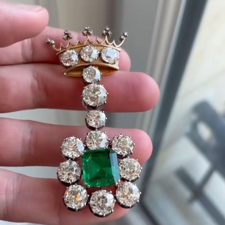 30 ctw Emerald and Sapphire Vintage-Style Crown Brooch