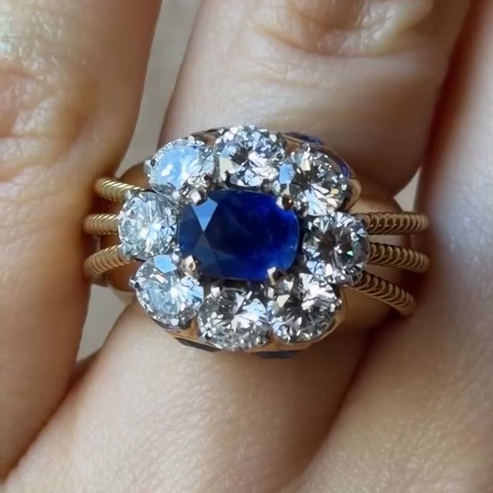 3.5ct Cushion-Cut Blue Sapphire Exquisite Vintage-Style Ring