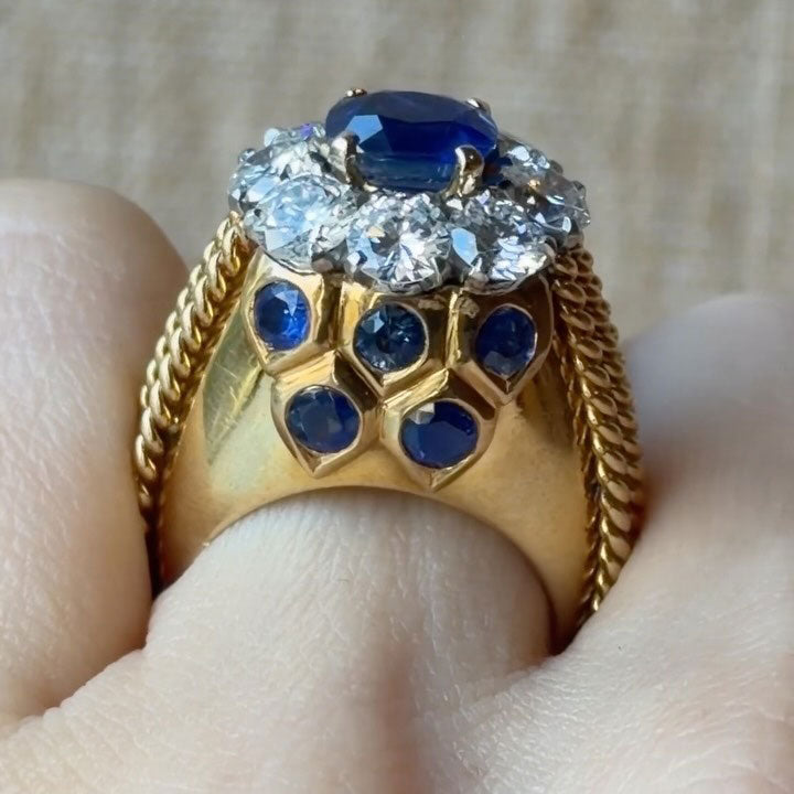 3.5ct Cushion-Cut Blue Sapphire Exquisite Vintage-Style Ring