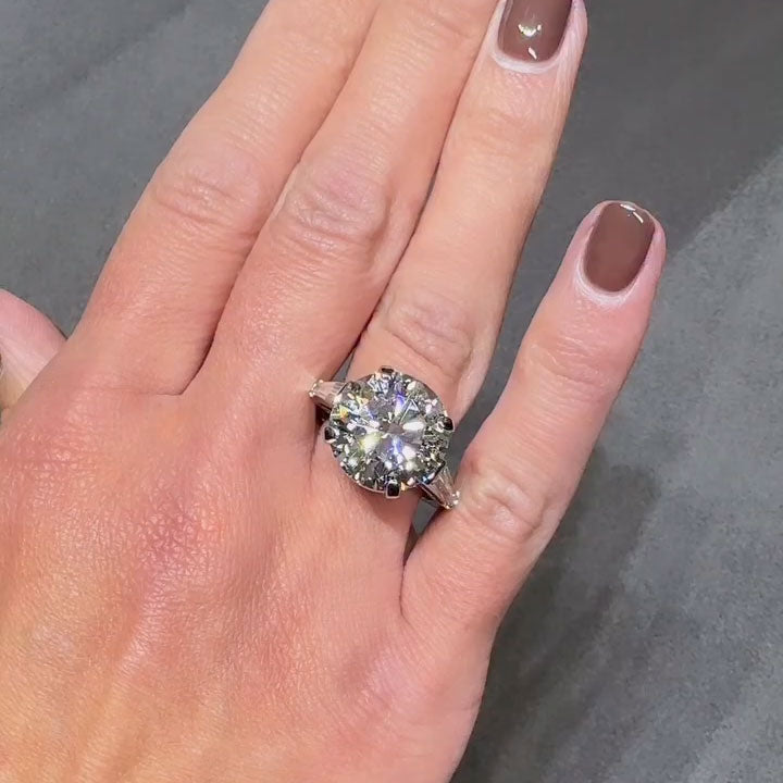 8Ct Classic Round-Cut Sapphire Three-Stone Engagement Ring