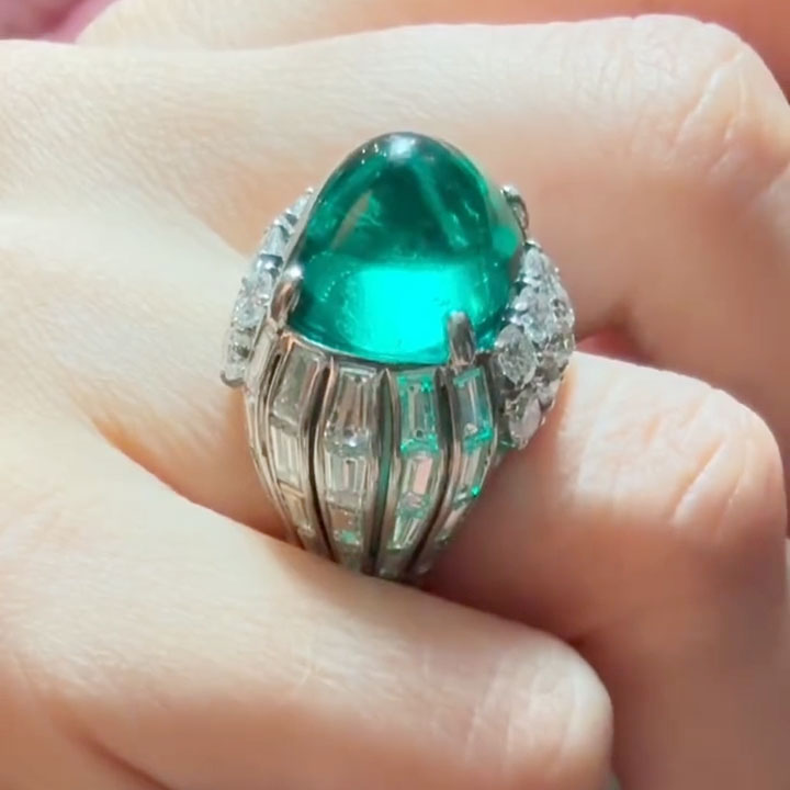 10-Carat Sugarloaf-Cut Deep-Hued Emerald Art Ring