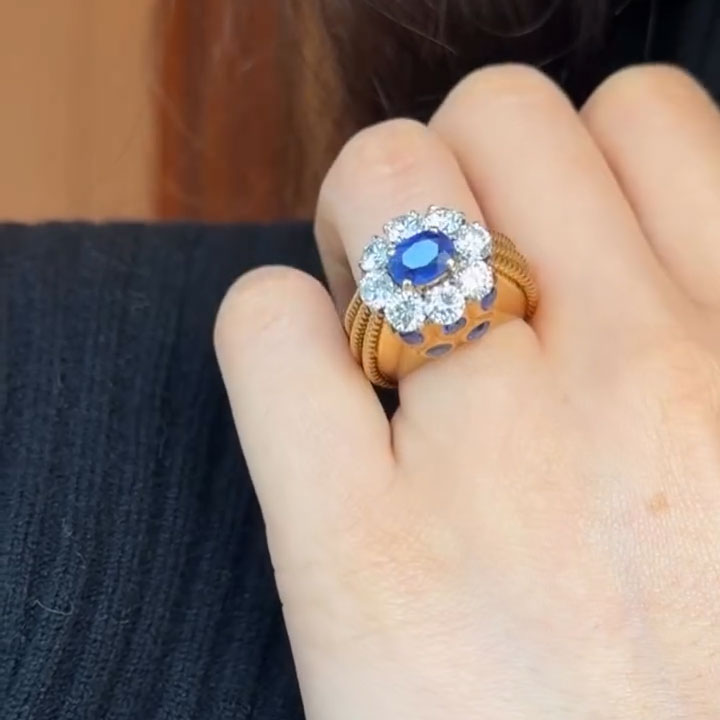 3.5ct Cushion-Cut Blue Sapphire Exquisite Vintage-Style Ring